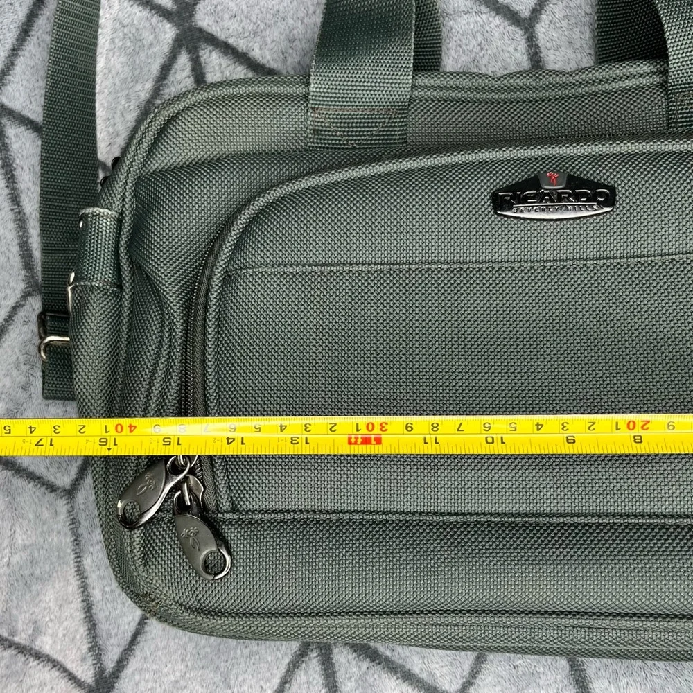 Ricardo Beverly Hills Green Weekend Luggage Carry On Travel Bag C1